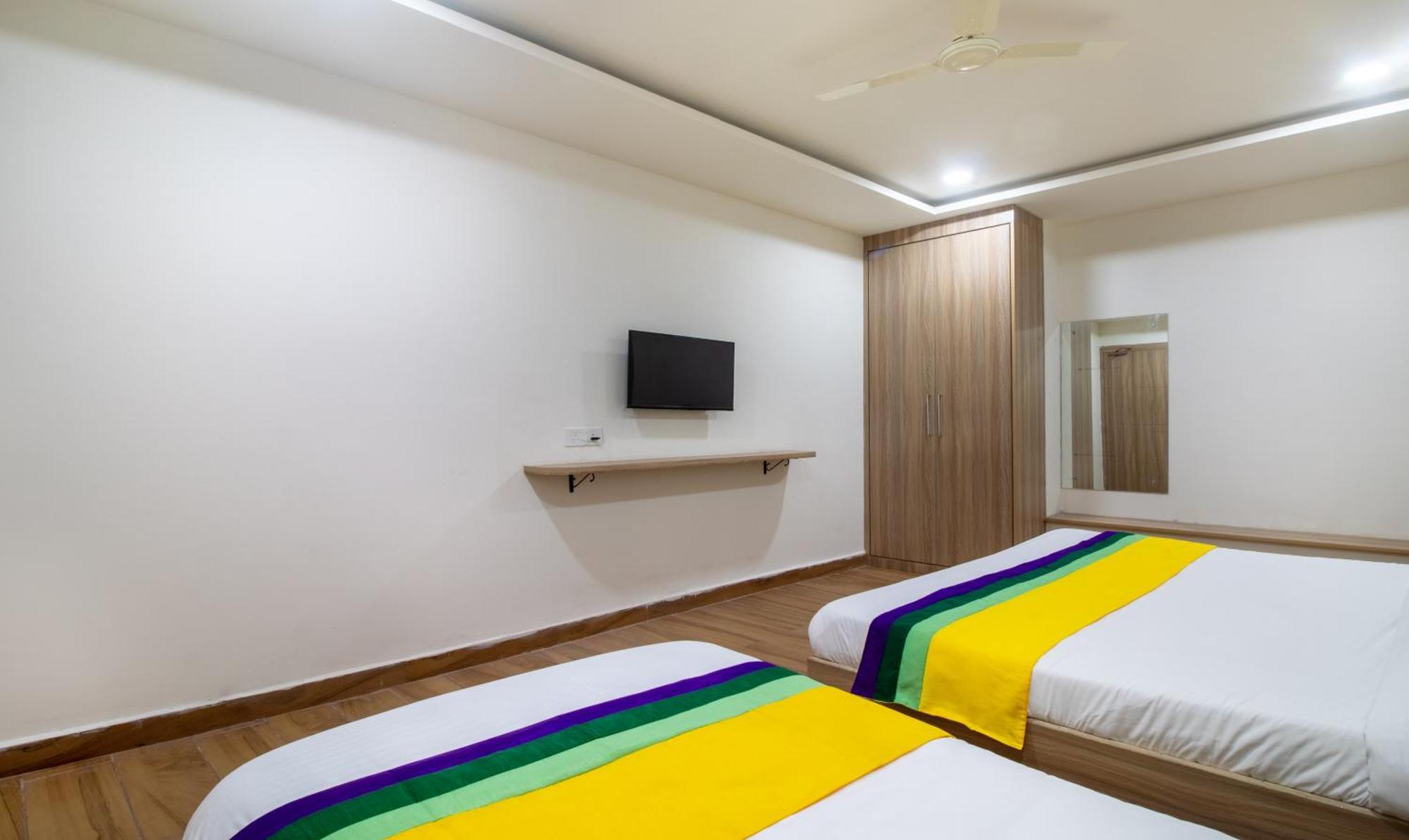 Itsy Hotels Krishna Residency, Govardhan Chauraha Mathura Bagian luar foto