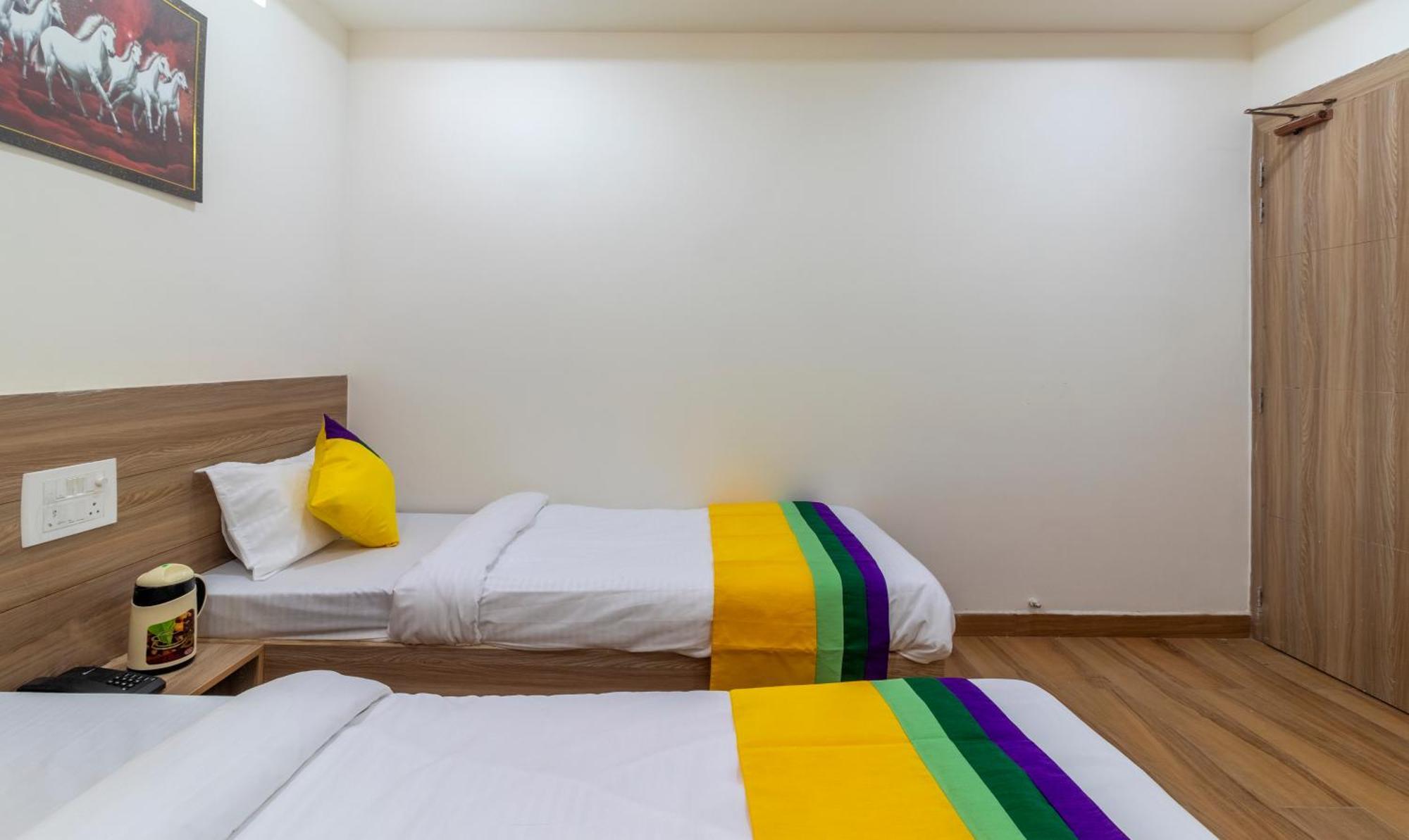 Itsy Hotels Krishna Residency, Govardhan Chauraha Mathura Bagian luar foto